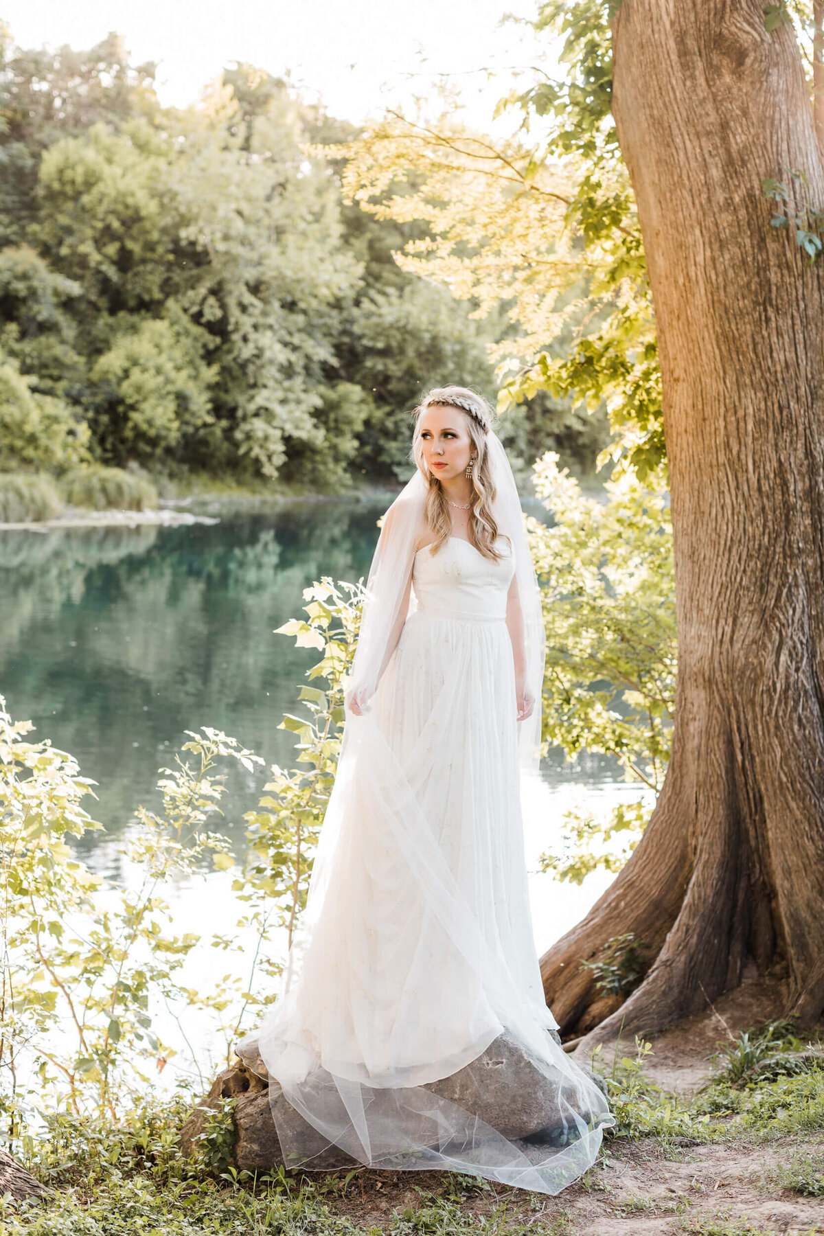 Outdoor bride photos in Austin, TX
