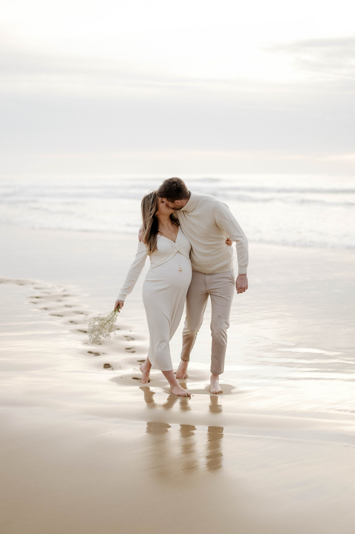 seance-photo-grossesse-plage-fleur-16