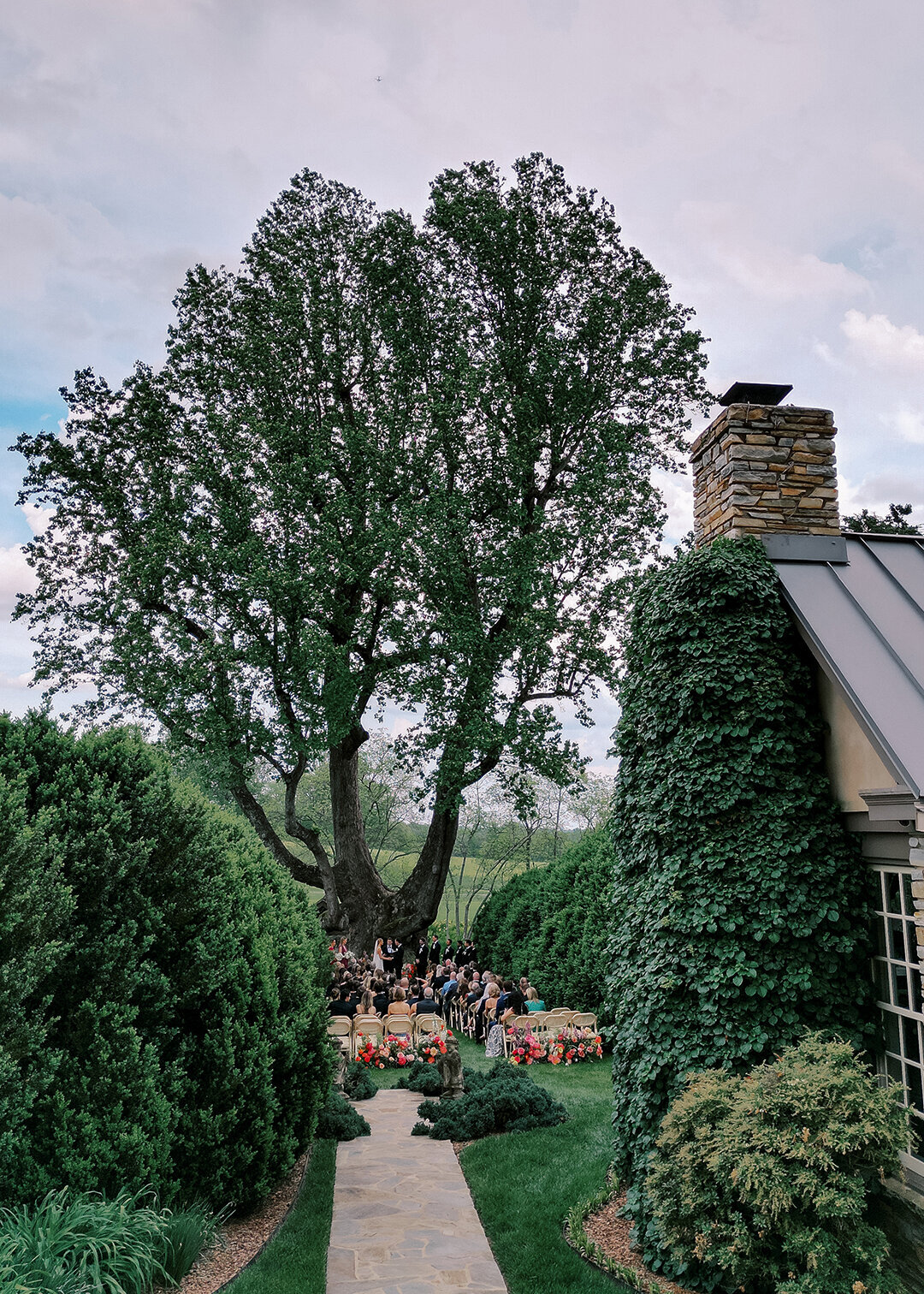 KathleenRob5-3-25GlenstoneGardenVA-VickiGraftonPhotography-596