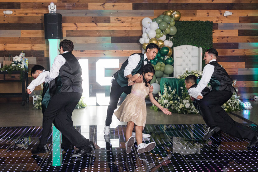 quinceanera-court-dance-spinning