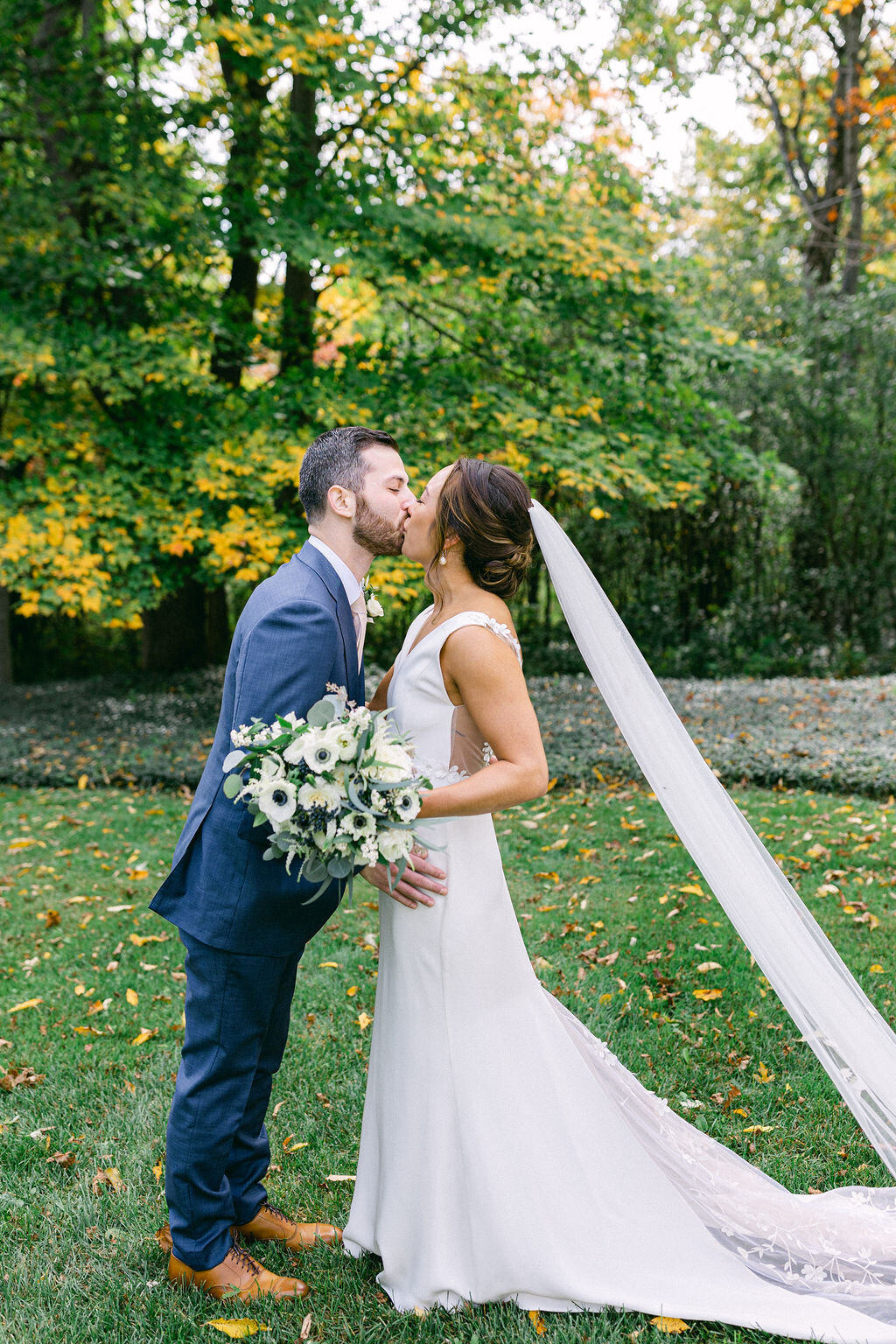 couple-first-look-kiss