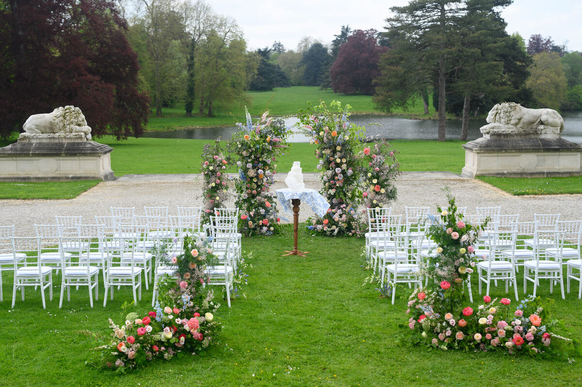 Chateau-Ferriere-wedding-arche-florale-jardin