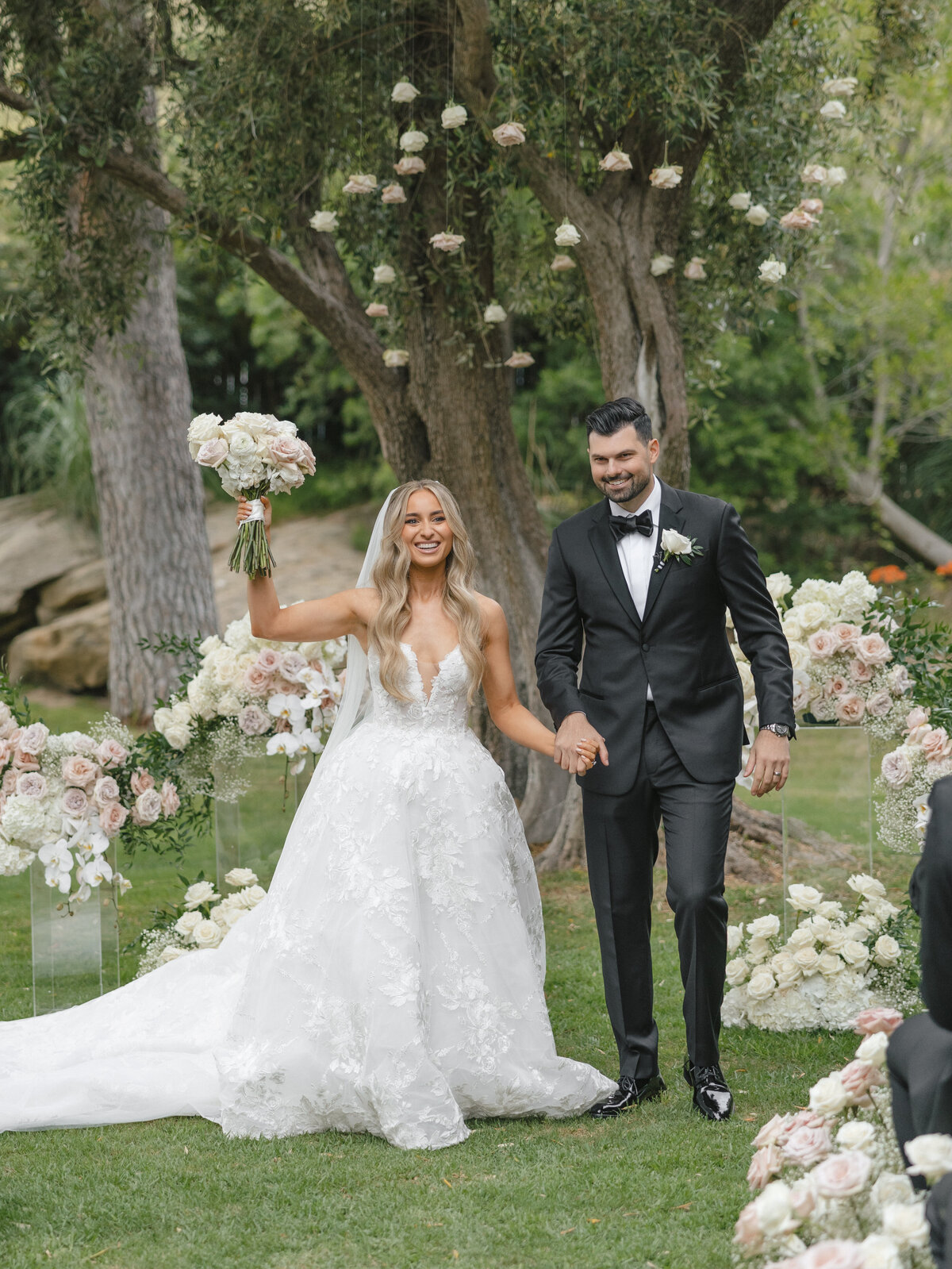 Teasers_OliviaandAlex_Hummingbird-Nest-Ranch_Taylor-Kinzie-Photography-233