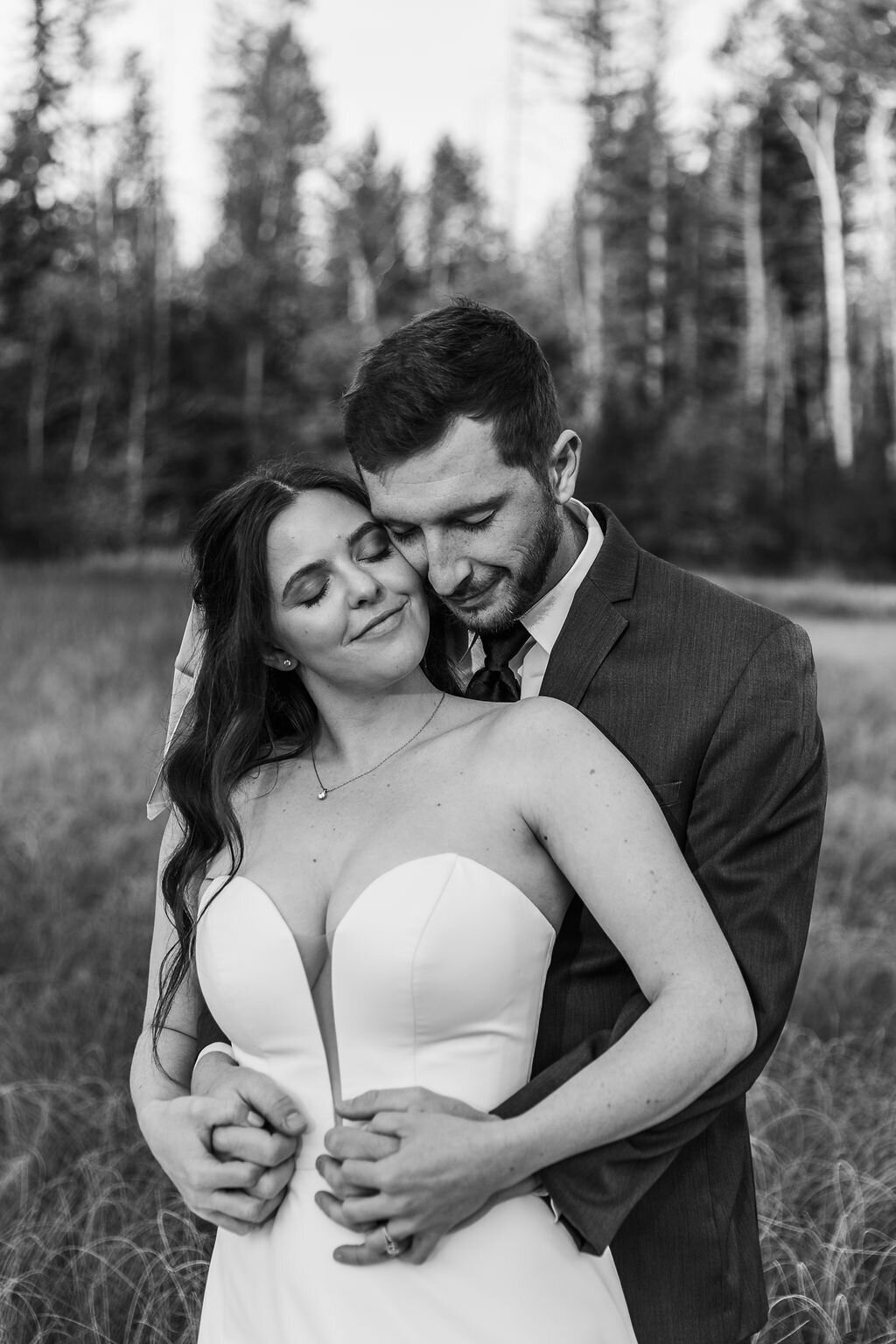 glaciernationalparkelopement-goldenhourelopement-goldenhourwedding-blackandwhitewedding-11