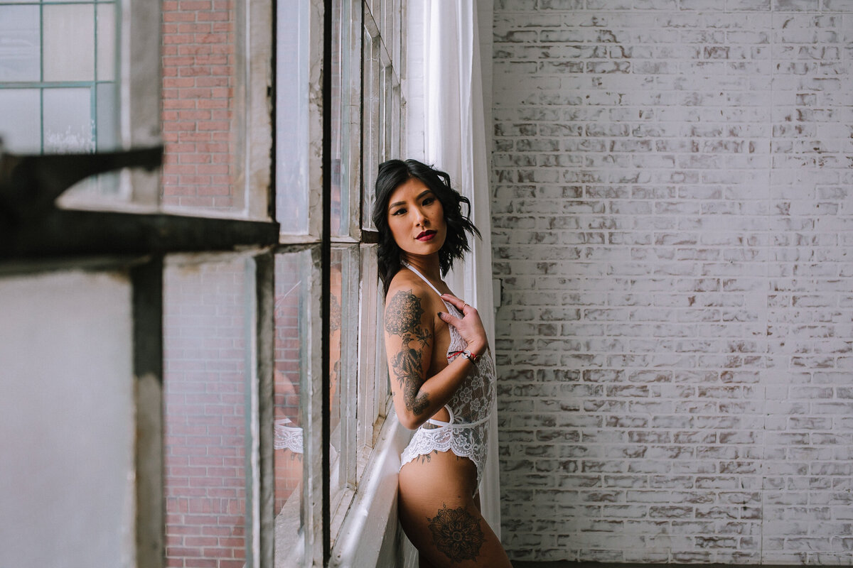 Female figure in boudoir photo in Pittsburgh. 