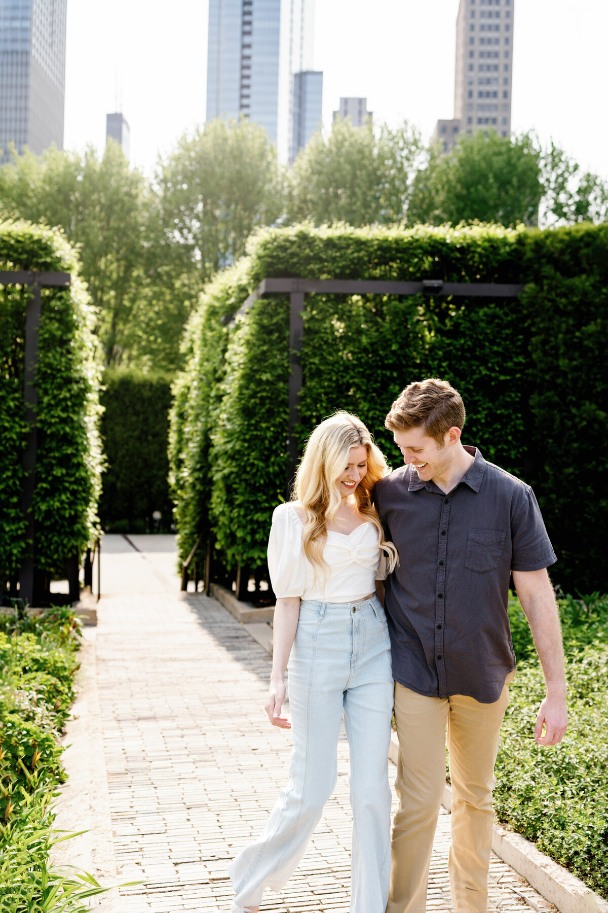 Aspen-Avenue-Chicago-Wedding-Photographer-Lyric-Opera-House-Elegant-Timeless-Classic-Luxury-Downtown-True-to-Color-Bold-Romantic-Chicago-Theater-Lurie-Garden-FAV-11
