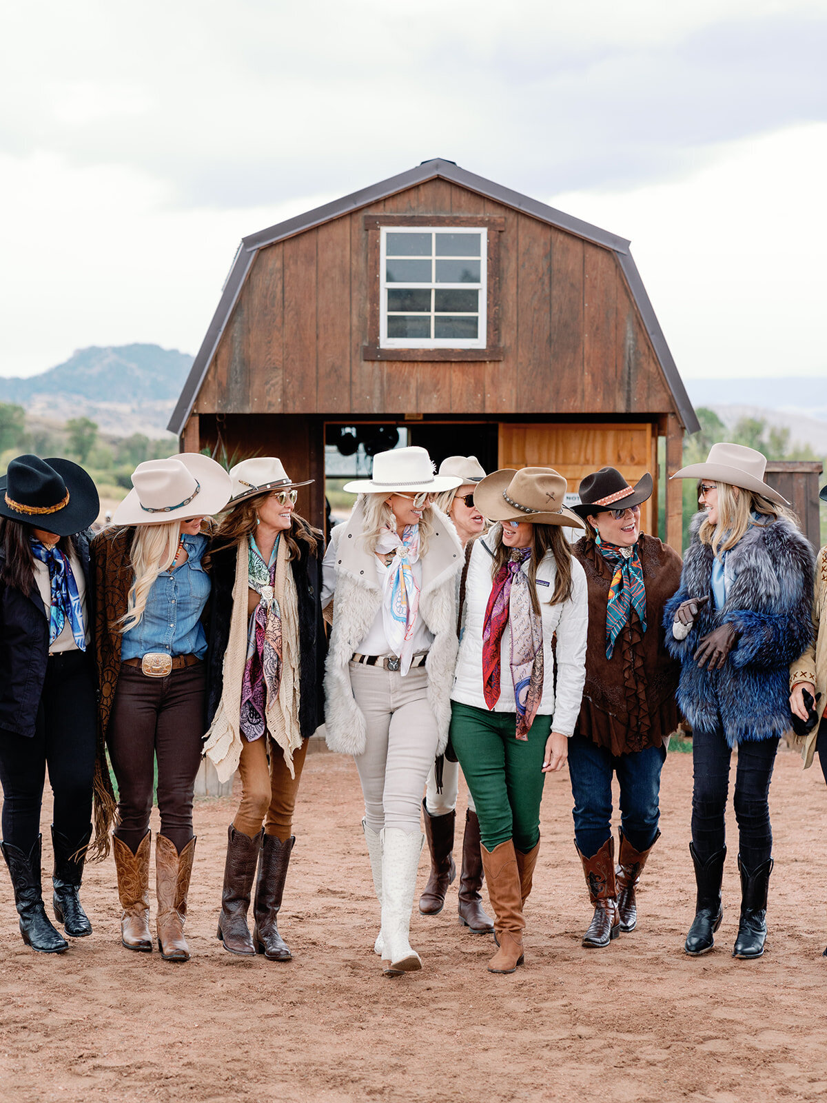 susan-dan-wedding-ladies-horseback-02_websize