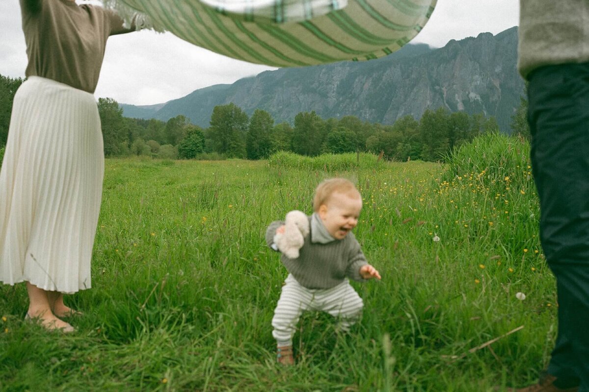 play-based-family-photoshoot-snoqualmie