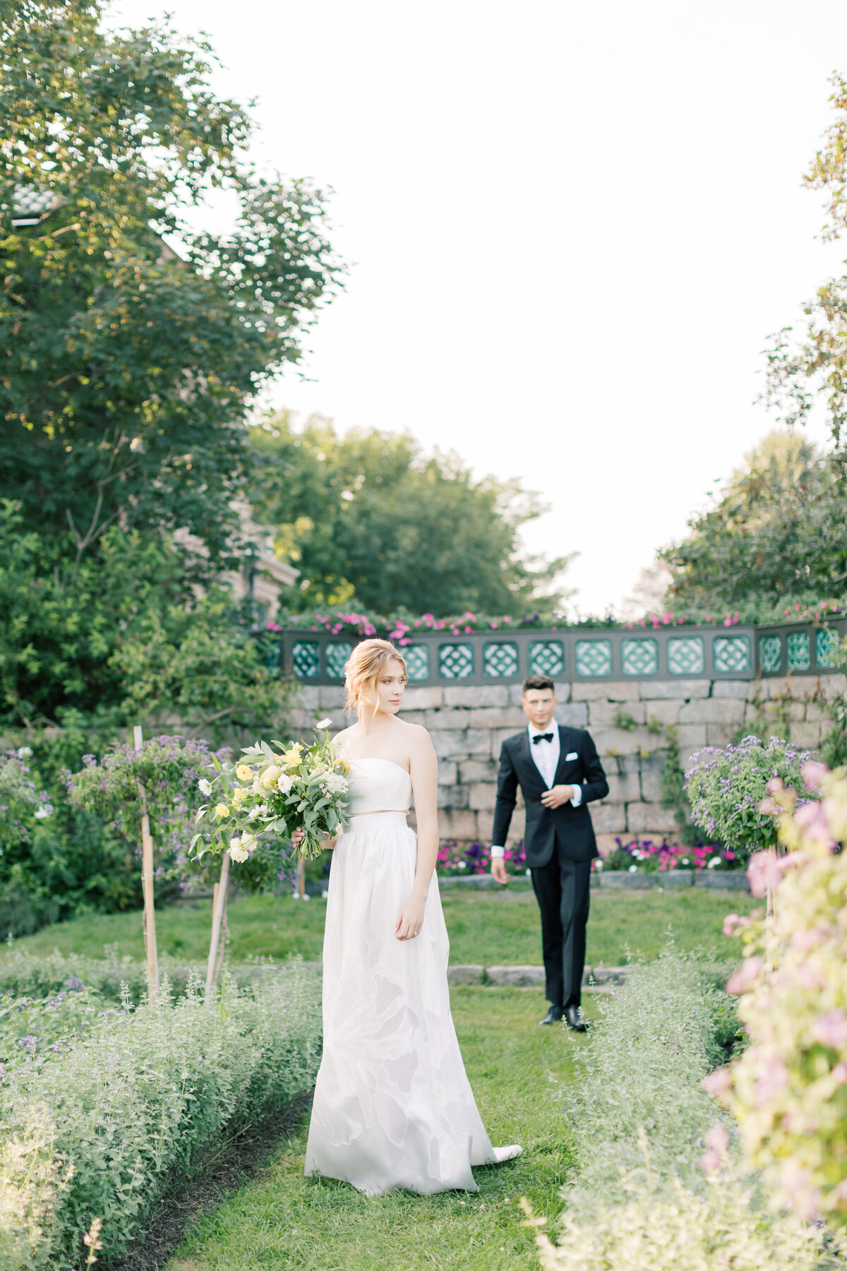 fairy-garden-bride-groom-wedding-photography-ideas-sarah-brehant-events