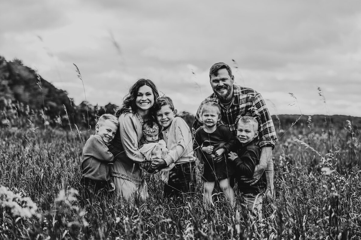 michigan_family_photographer_charlevoix_traverse_city_petoskey_gaylord_studio_photographer_near_me_baby_photographer_MI_photos00002