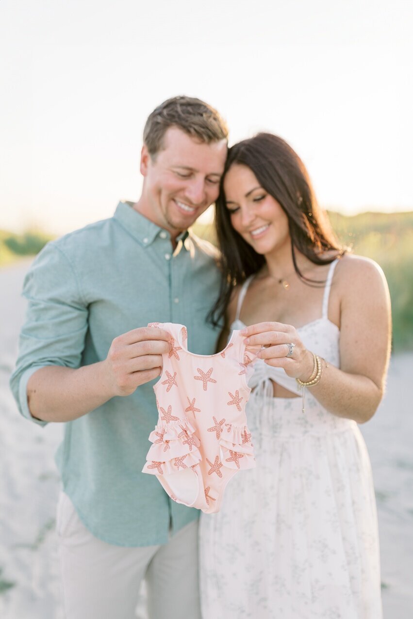 Sullivans-Island-Beach-Pregnancy-Announcement-Portraits_0034