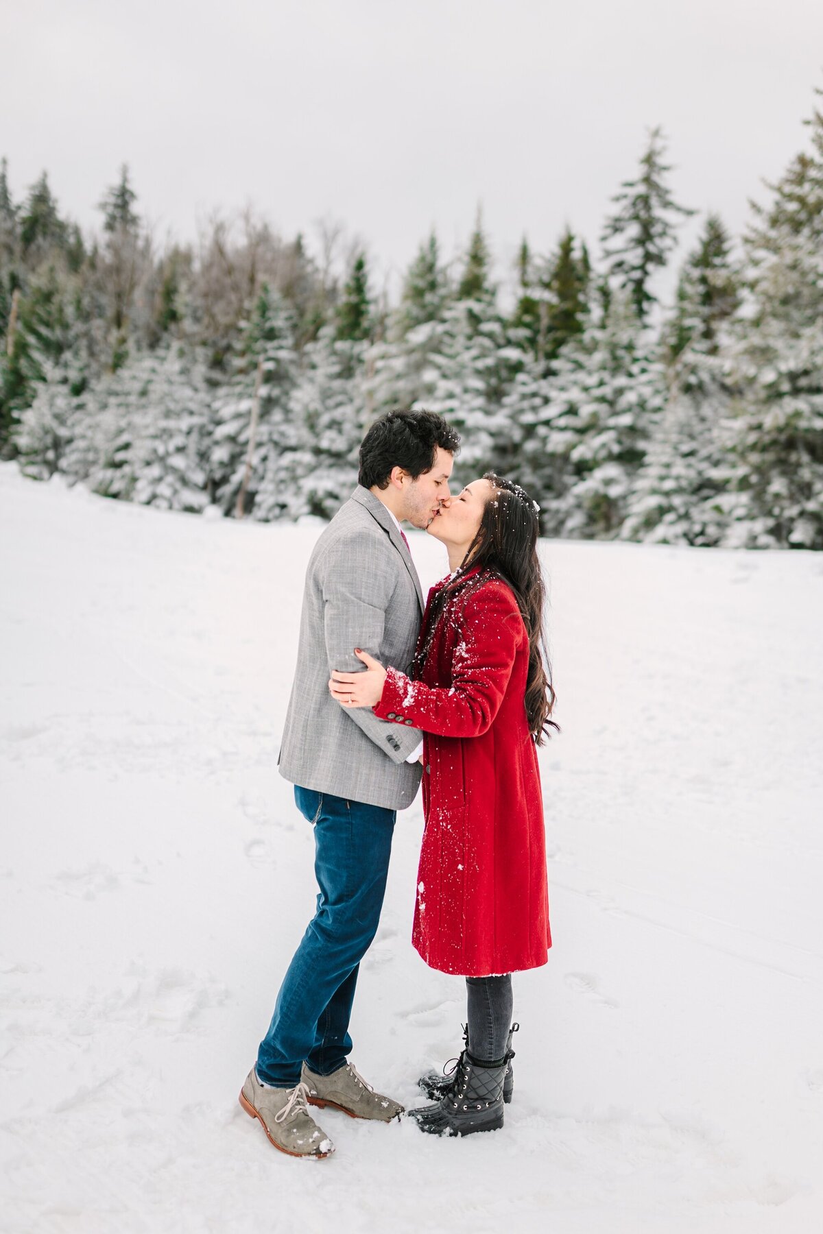 Kelly_Payeur_Photography_New_Hampshire_White_Mountains_Winter_Engagement_Photographer_0020