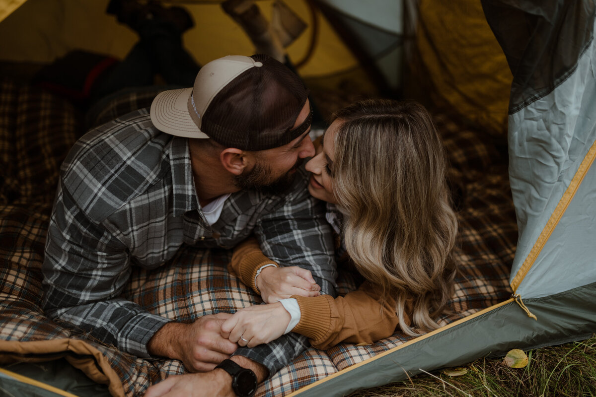 couple kissing in tent