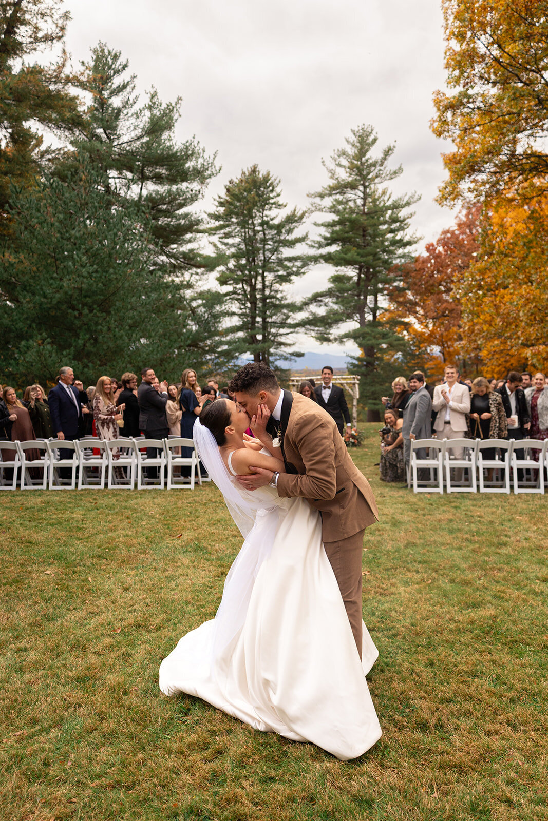12-couple-kissing-outdoor-fall-wedding-new-york