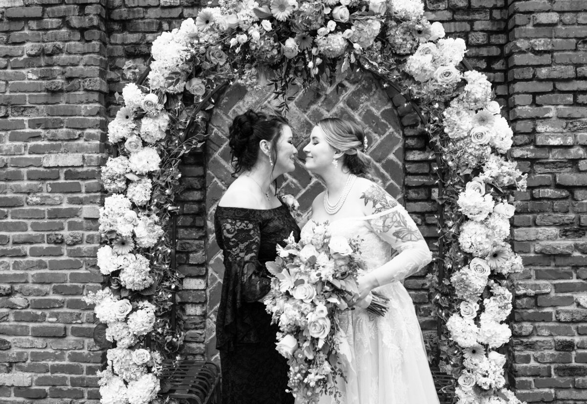Carl-House-Wedding-Bride-and-Mother-Black-White-Kiss