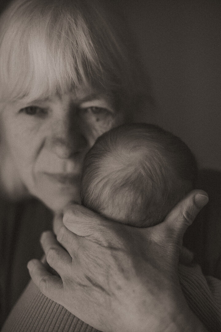 las-vegas-newborn-grandmother-bw