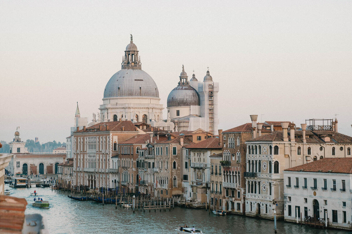 Flora_And_Grace_Editorial_Venice_Analog_Editorial_Wedding_Photographer (1 von 1)-179