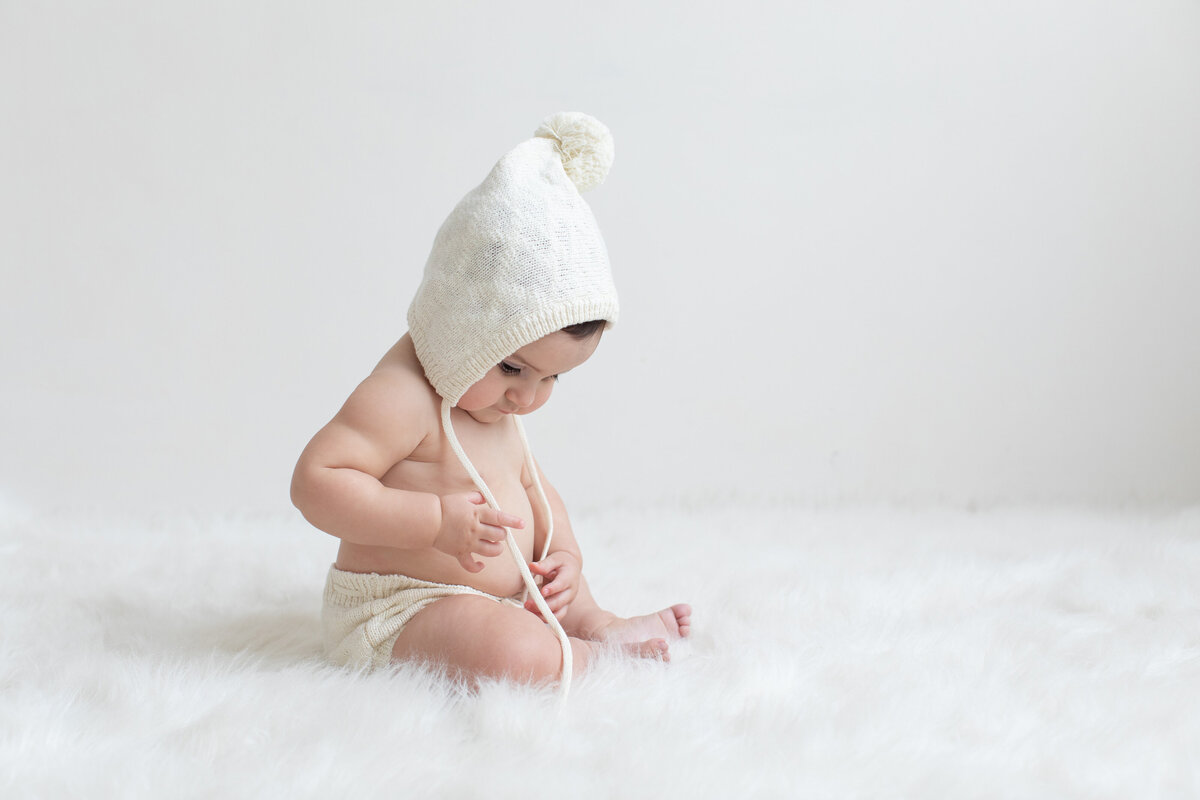 cute-baby-in-white-hat
