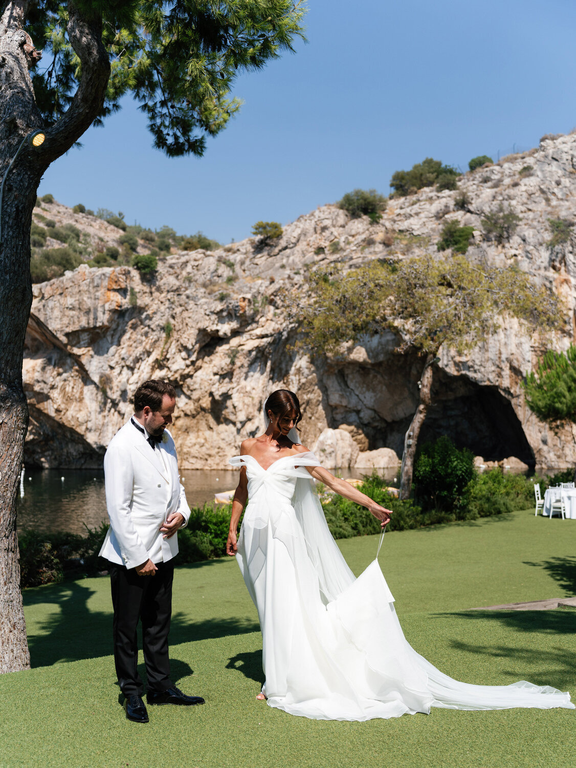 Black-Tie-Wedding-at-Four-Seasons-and-Vouliagmeni-Lake-009