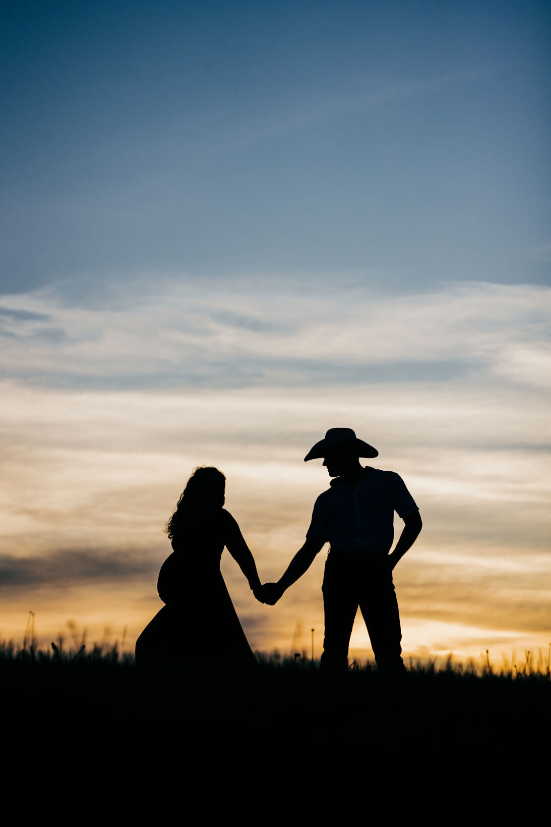 cowboy-maternity-session-at-sunset
