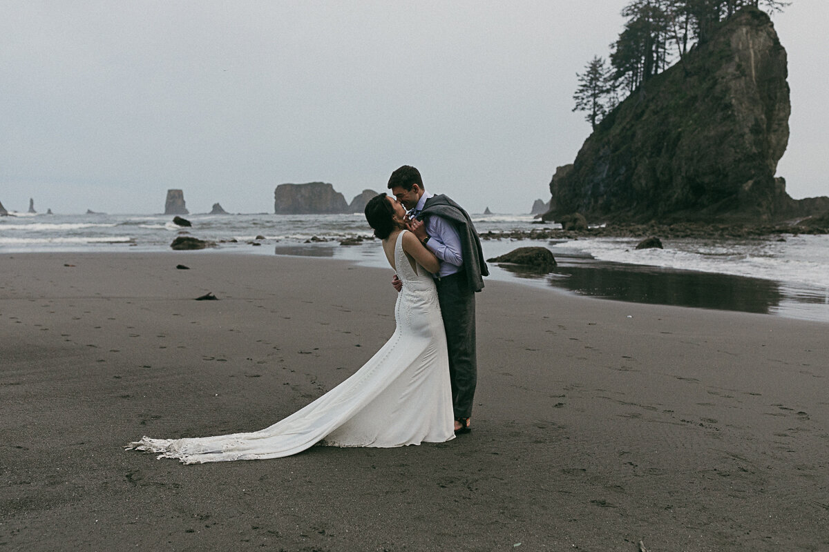 washingtonelopementphotographer-fernacreswedding-forkswashingtonwedding-pnwelopement-134
