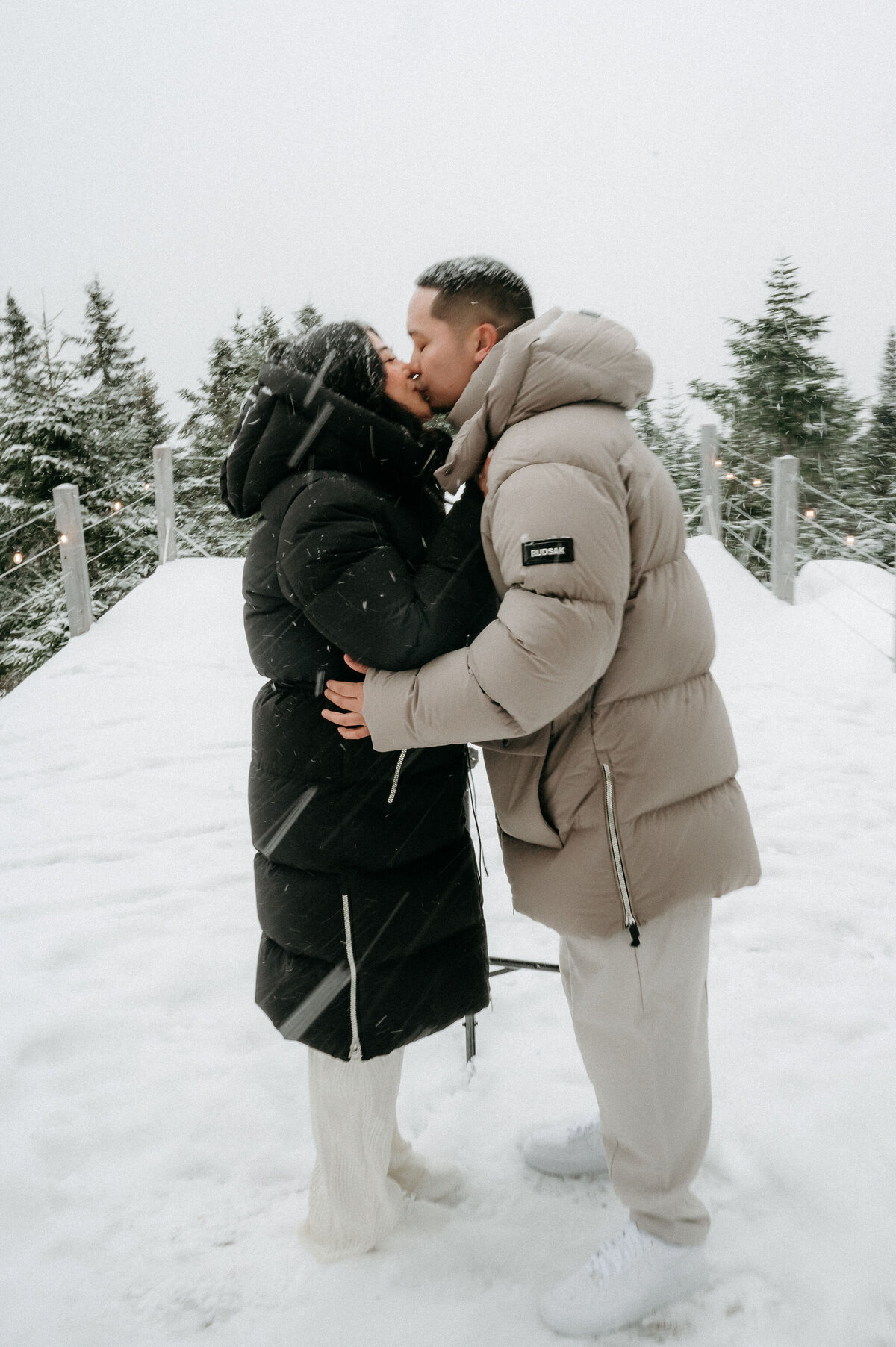 S-R_Winter-Elopement-Quebec-85