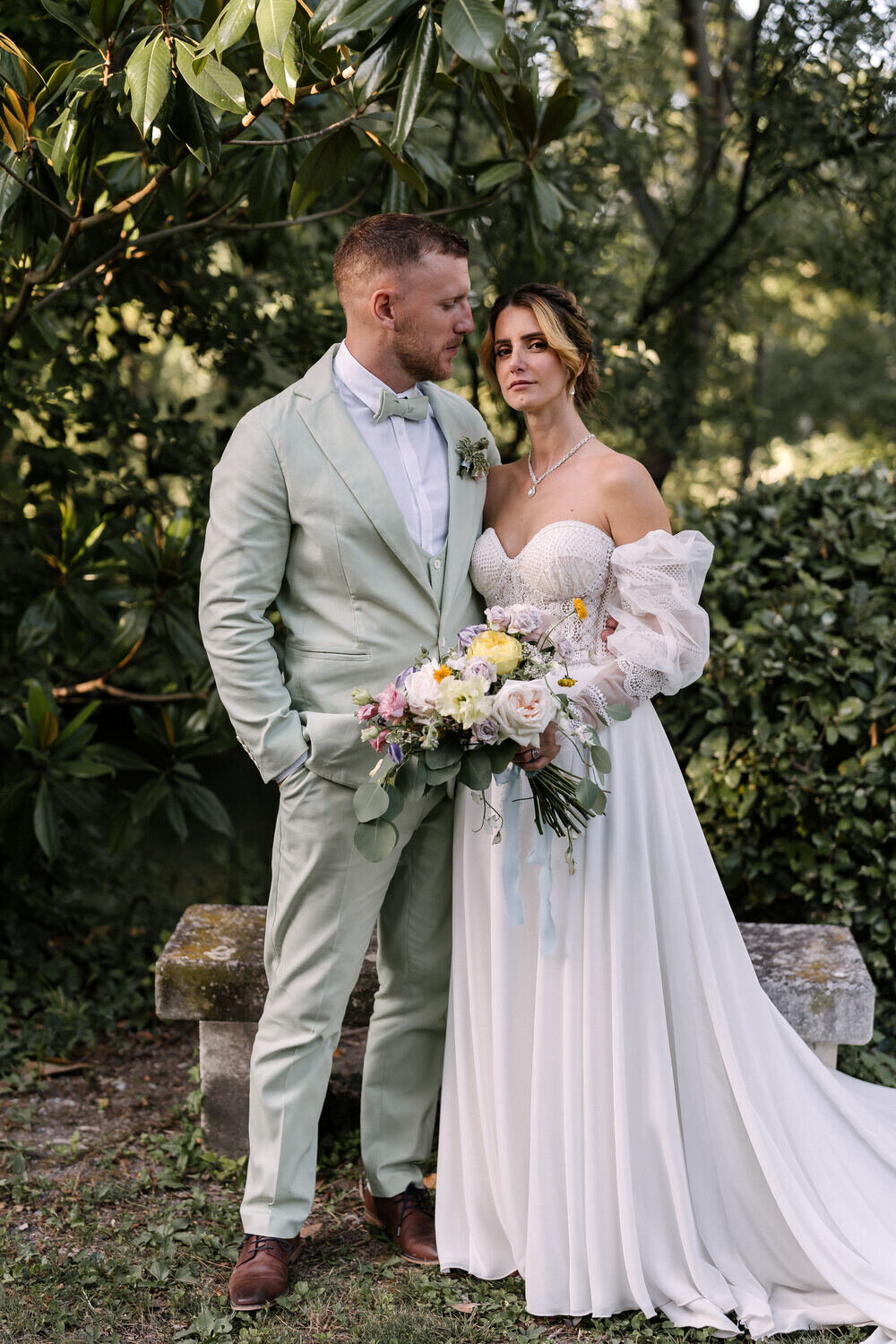 bride-and-groom-in-the-outdoor-garden2