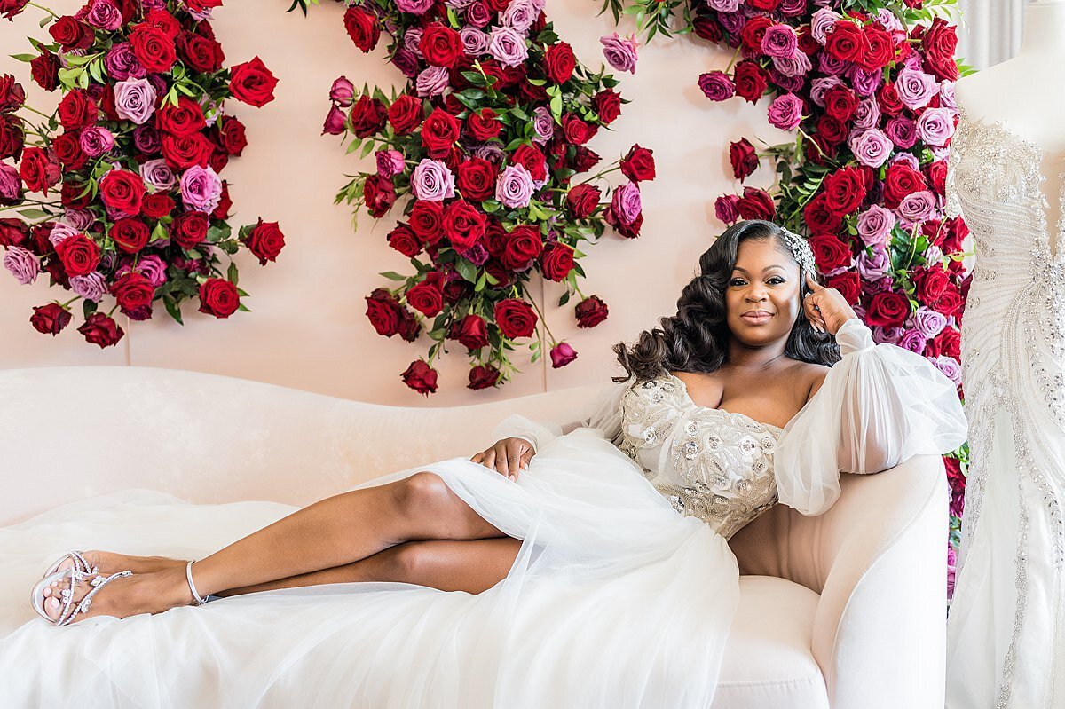 bridal-portrait-red-white-roses