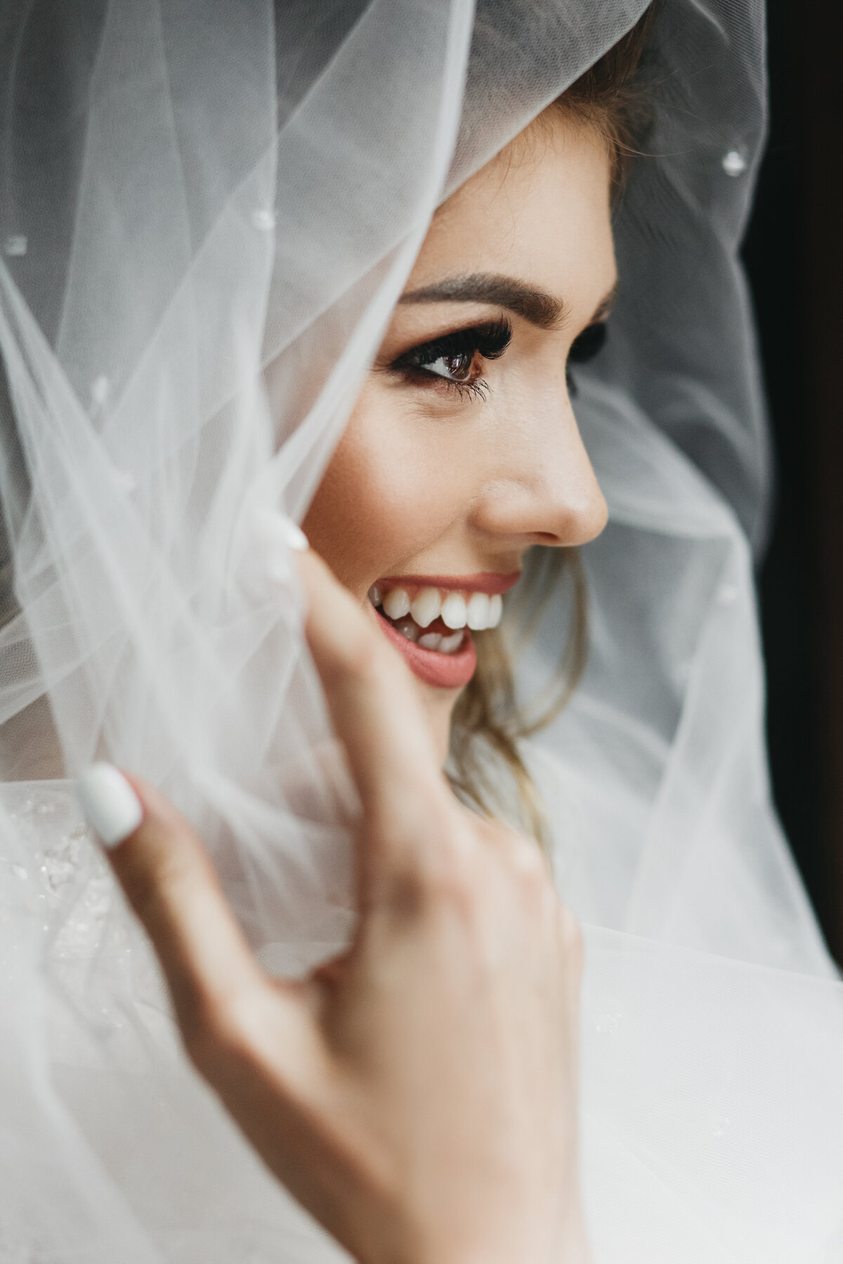 portrait-charming-bride-enveloped-veil