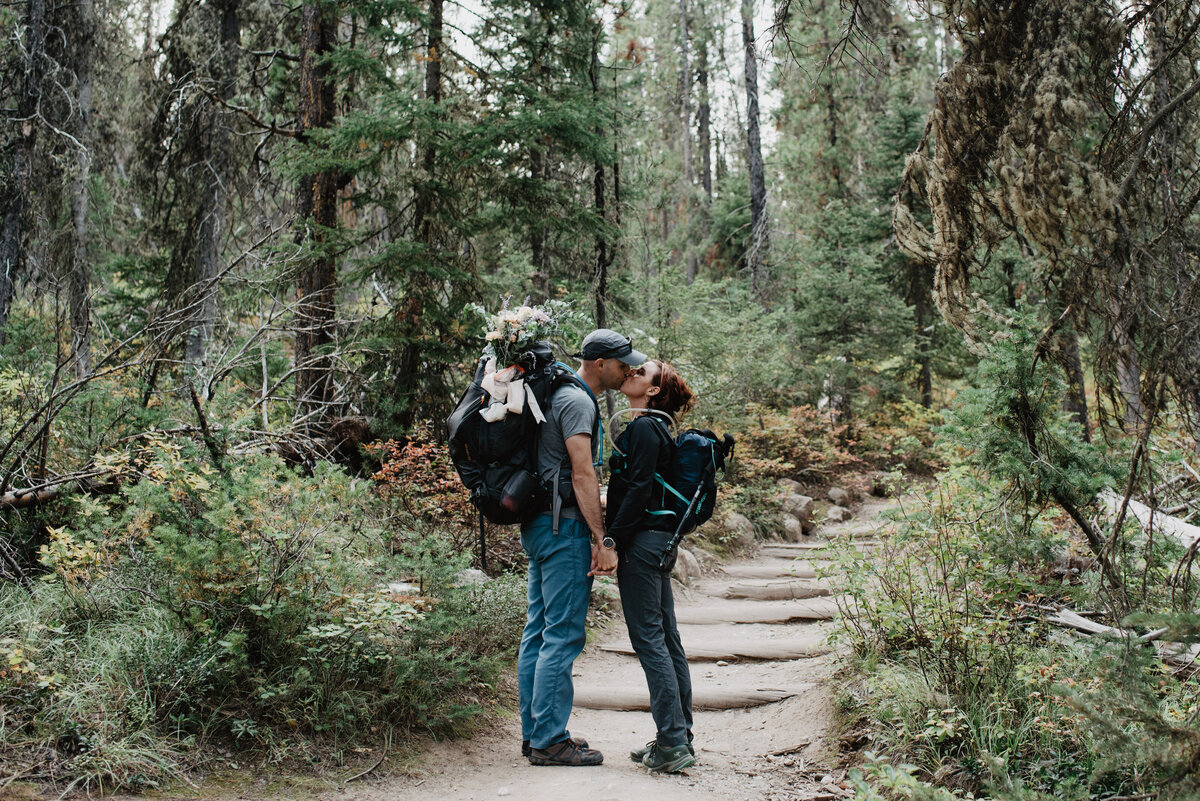 Jackson Hole photographer captures couple kissing during hike