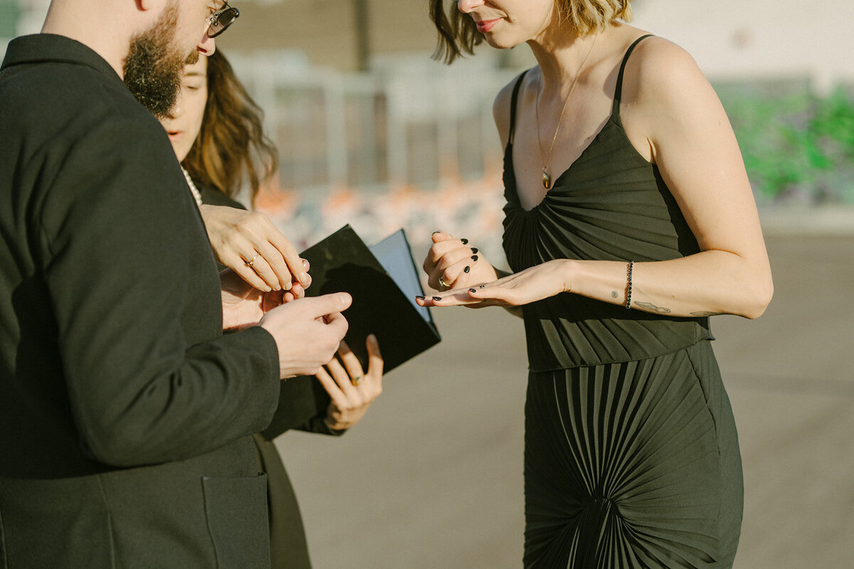 toronto-city-elopement-kensington-market-freespirited-romantic-fun-authentic-wedding-photography-2599