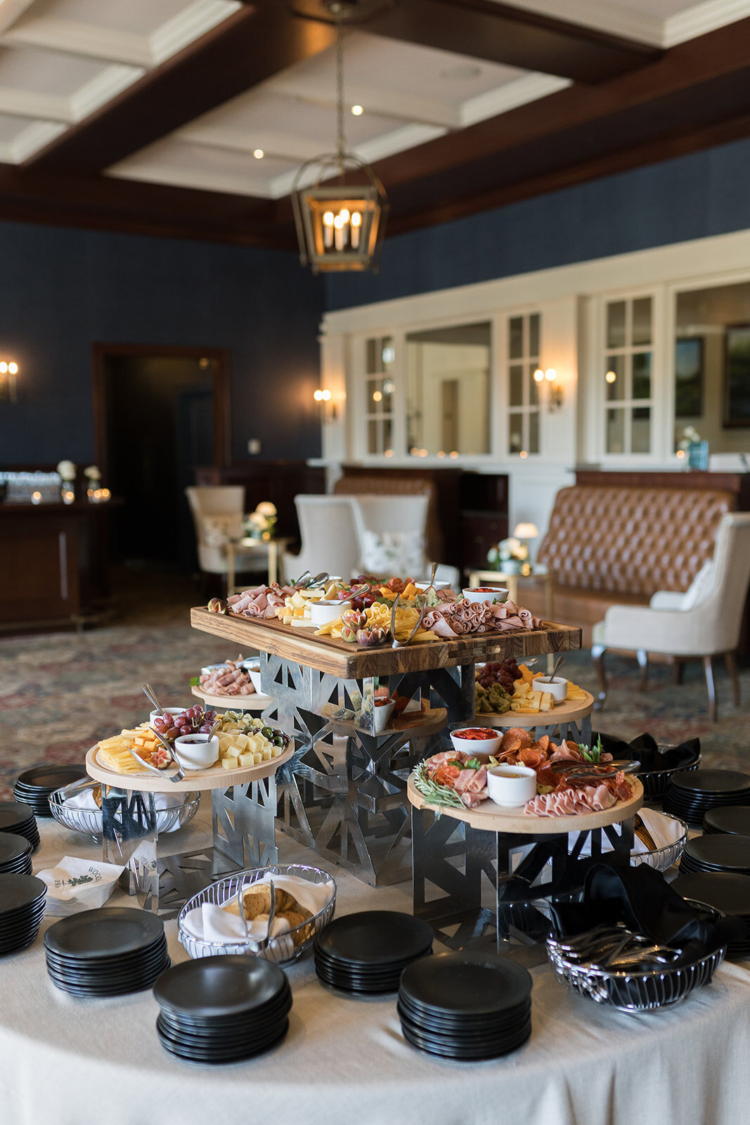 wedding-cocktail-hour-at-woodway-country-club