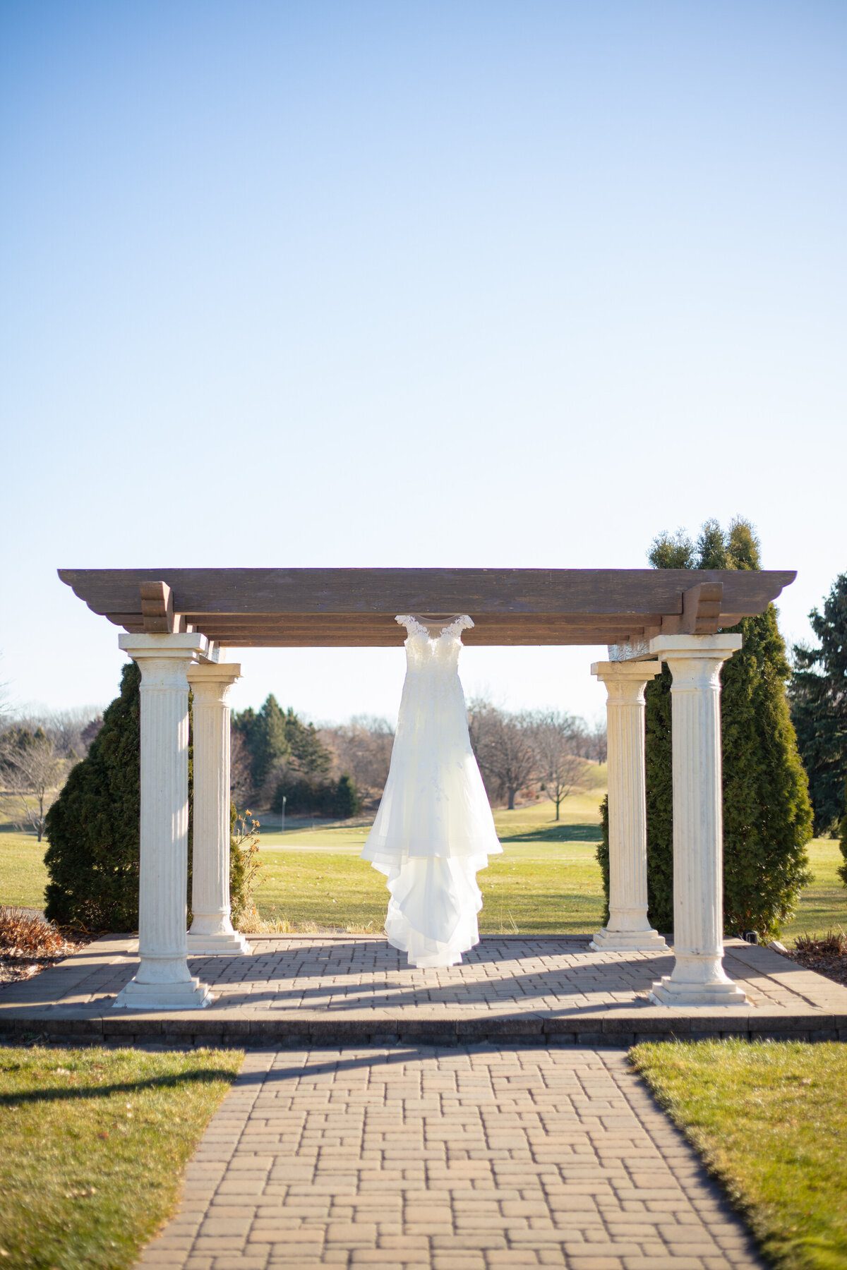 Bracketts-Crossing-Country-Club-Lakeville-Wedding-001