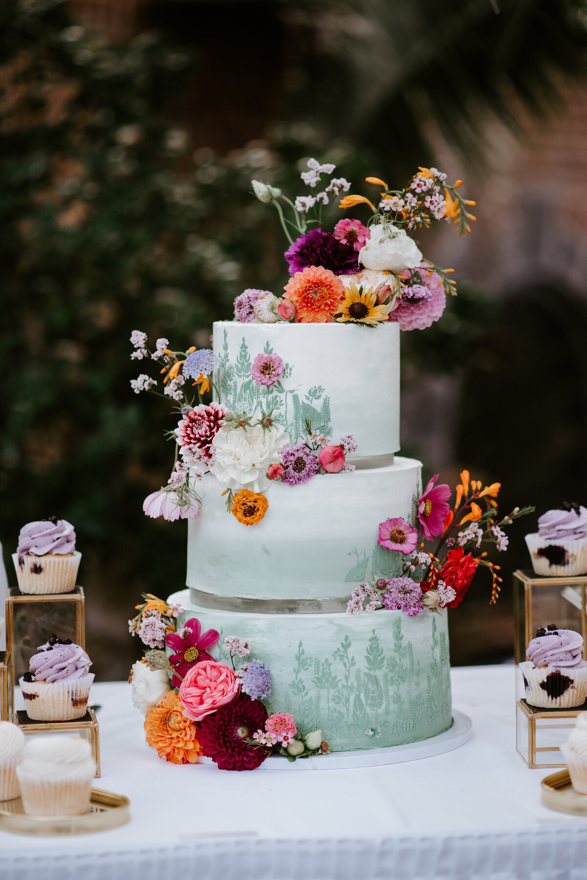 2025 Dannys Zuckerwerke Hochzeitsfotos Hochzeitstorte Hochzeitsfotograf Blumenhalle Jülich Lichtsammlerin Sarah Thelen Fotobox Aachen Köln Düsseldorf.jpg00009