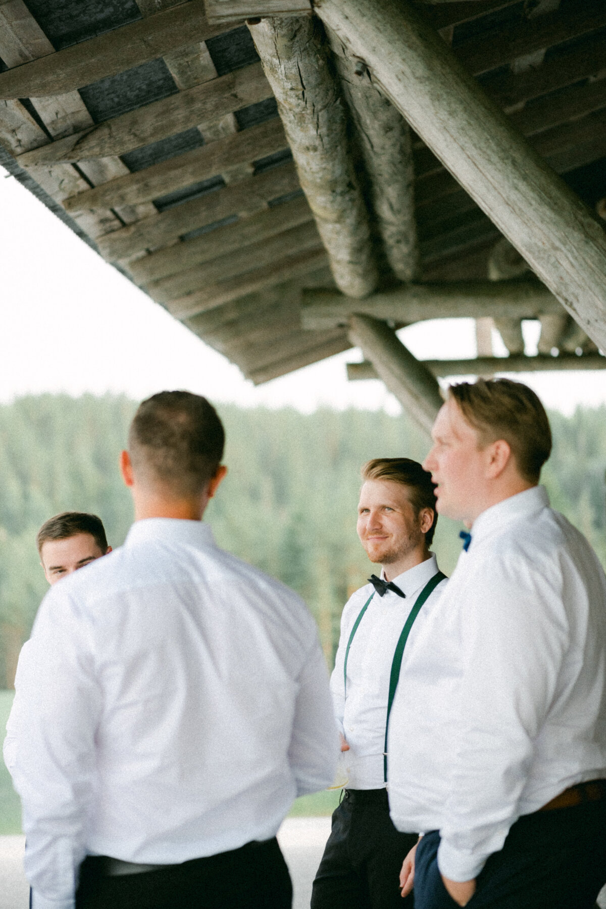 The groom with his friends guests in the wedding in an image captured by wedding photographer Hannika Gabrielsson.