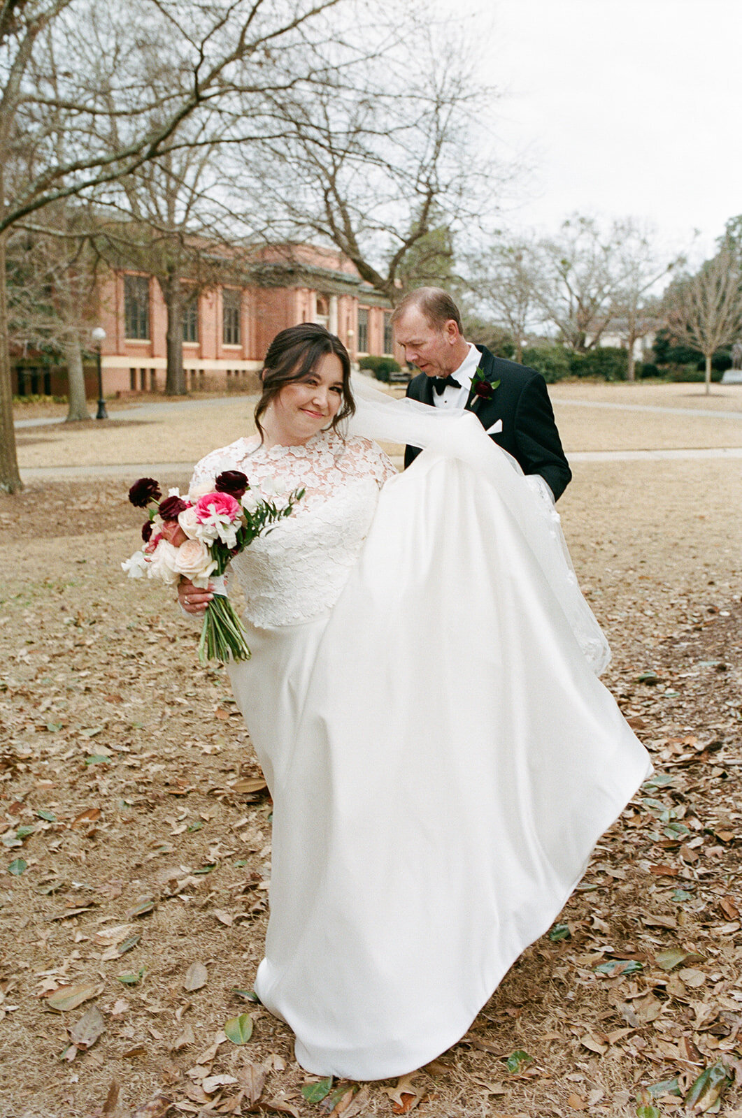 classic-colorful-wedding-flowers-georgian-hall-atlanta-florist-floral-installation_5 (3)