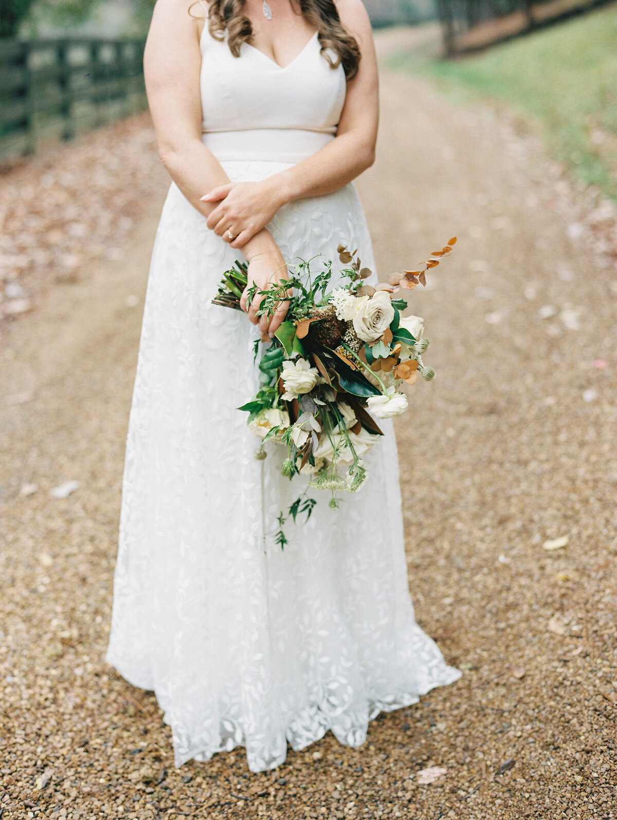 bride-holding-bouquet