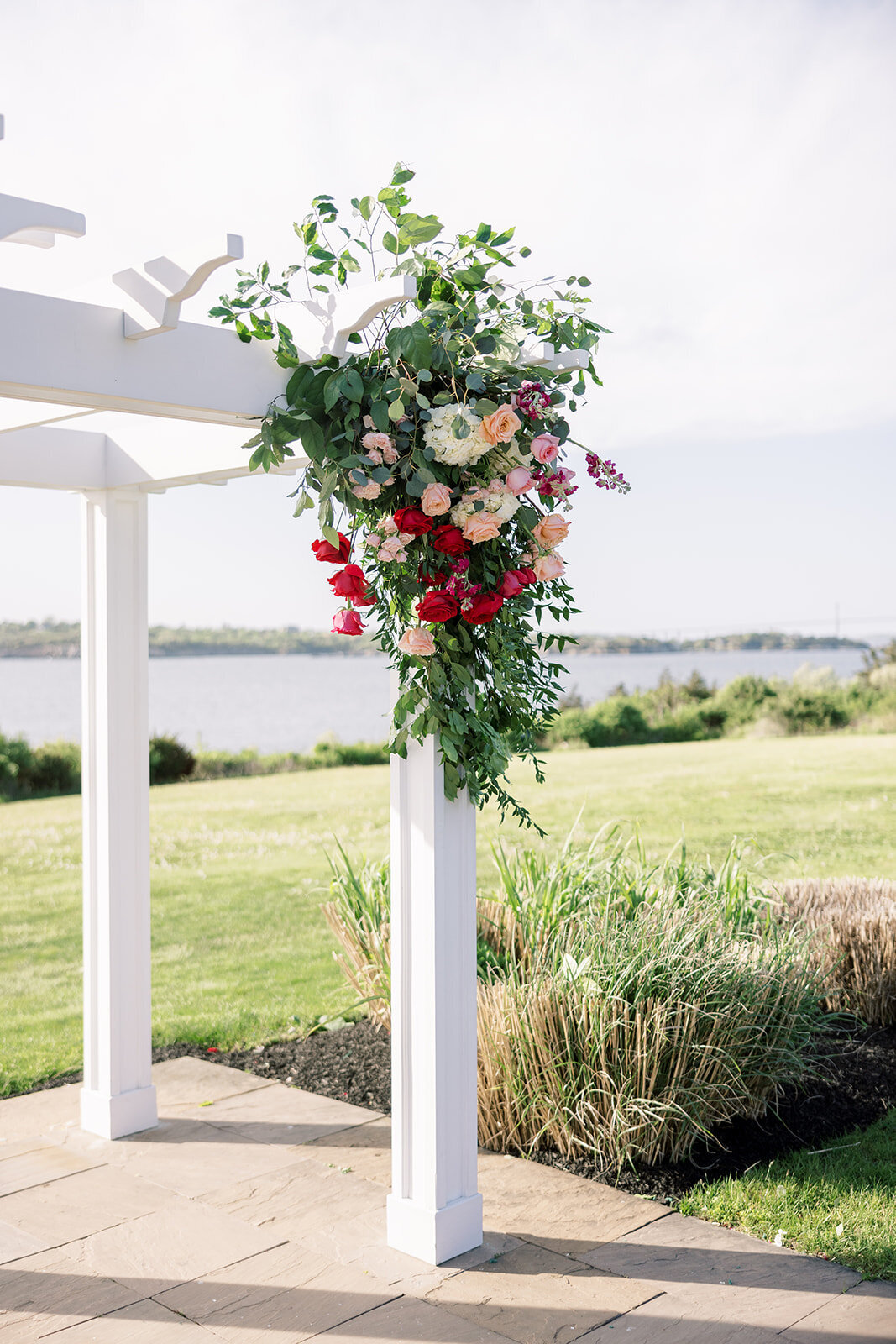 ceremony-flowers-ocean-cliff-newport-ri