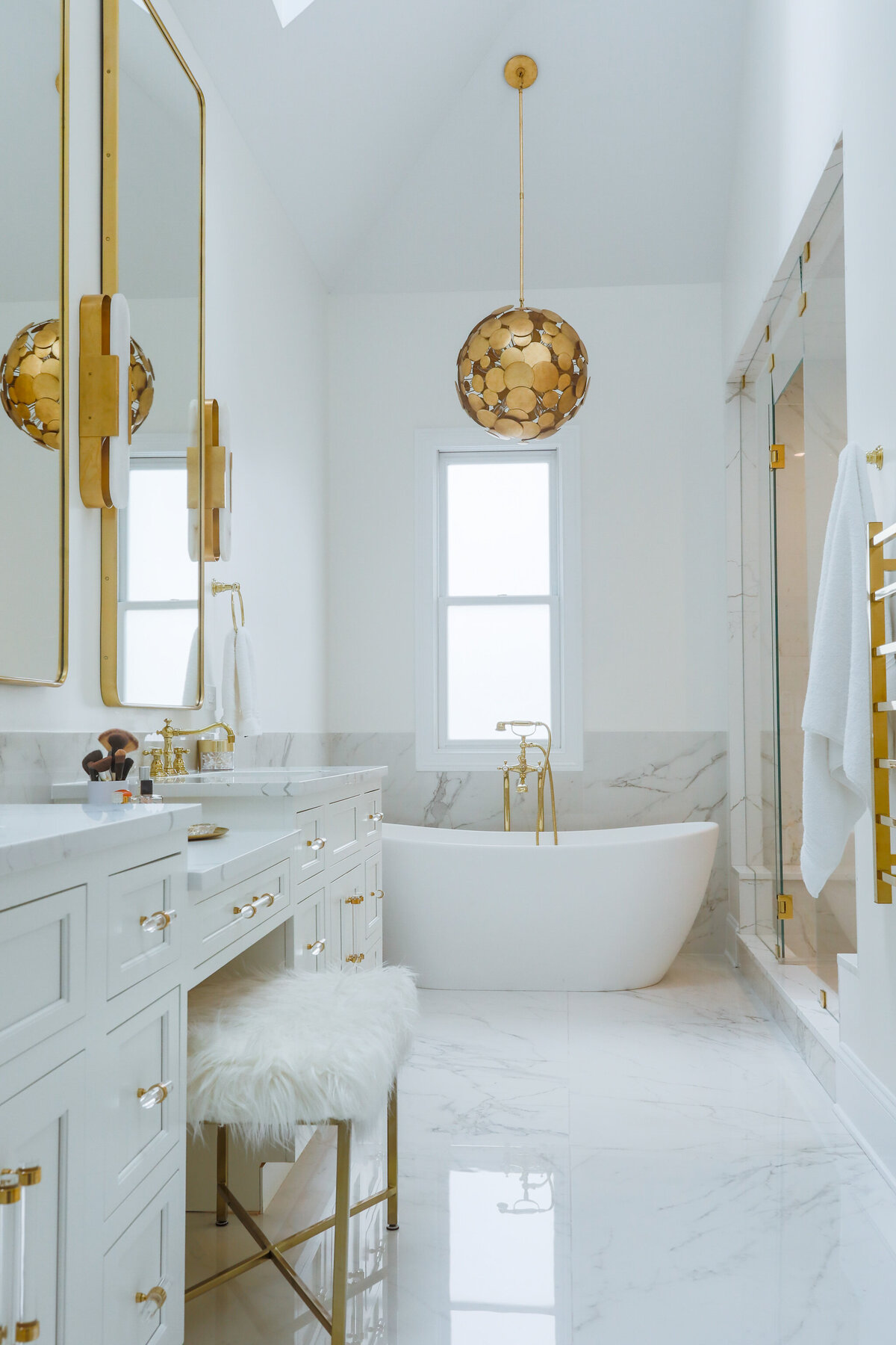 Interior-Photographer-Chicago-White-Gold-Bathroom