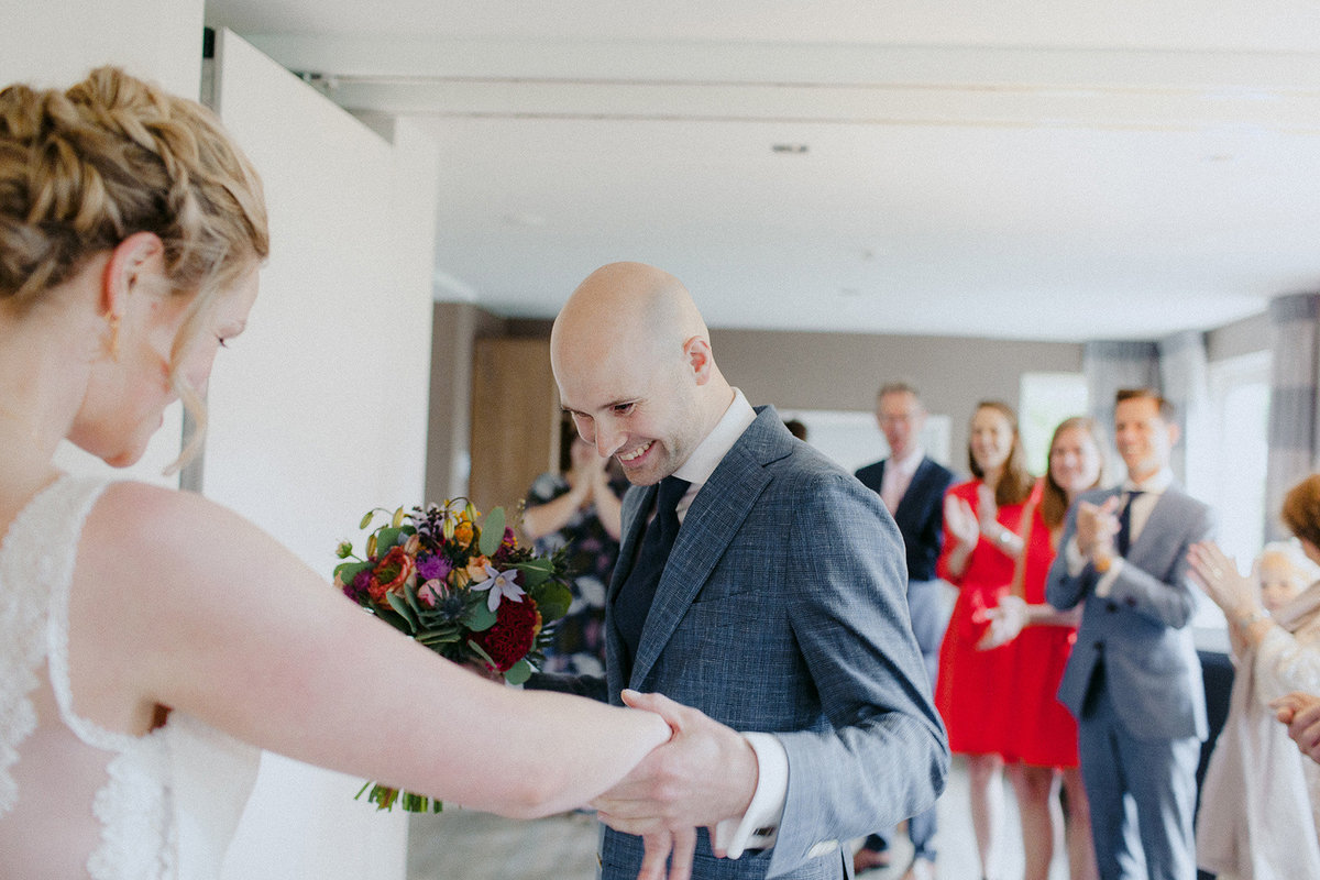 wedding-planner-trouwen-texel-maarten-janine-fotoshoot-firstlook-240jpg_web