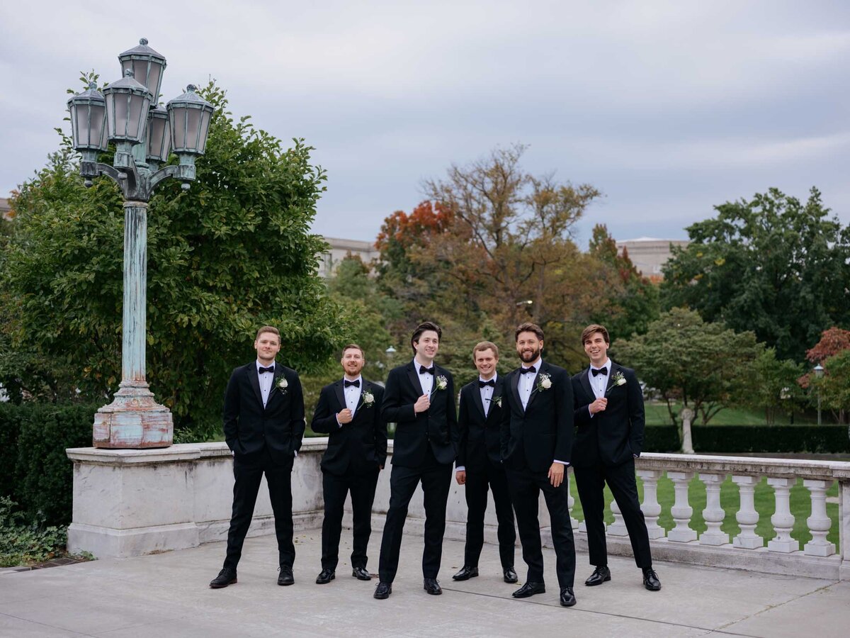 Wedding photos at Cleveland Art Museum