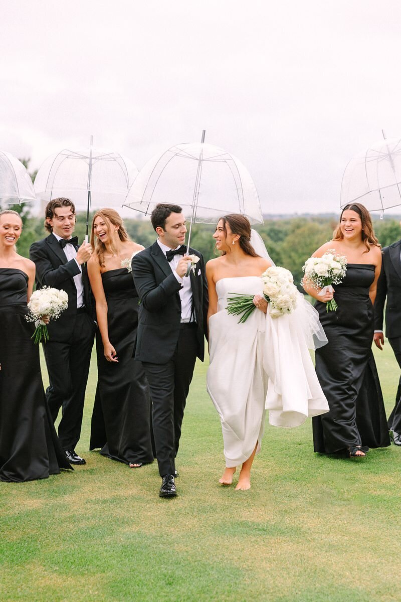 bride-and-groom-rainy-umbrella-evansville-country-club15