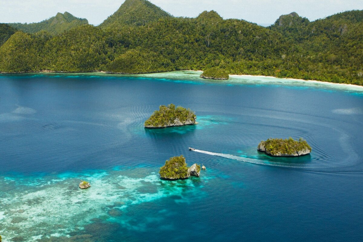 Luxury Yacht Charter Amanikan, Indonesia – Raja Ampat Expedition_High Res_1700 copyIndonesia