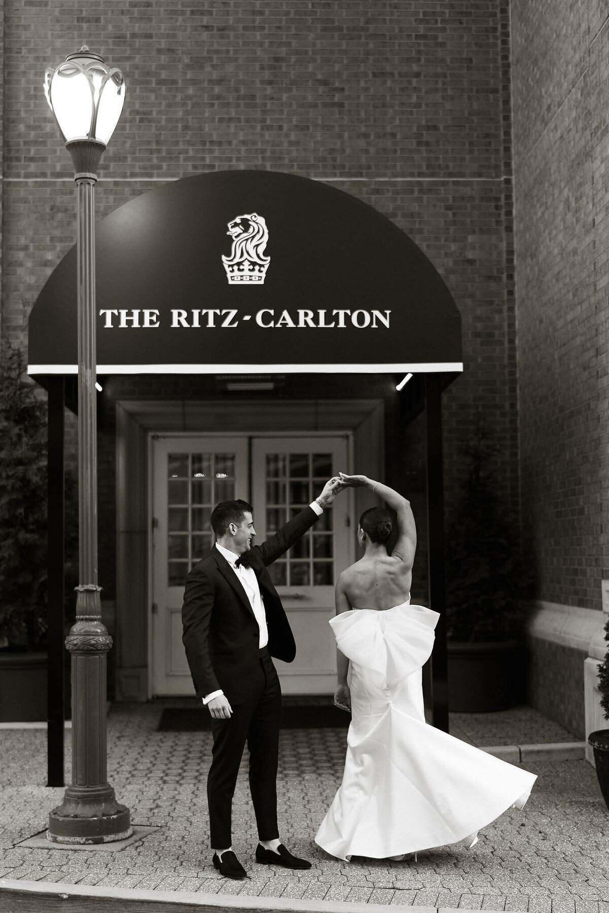 85-ritz-carlton-wedding-couple