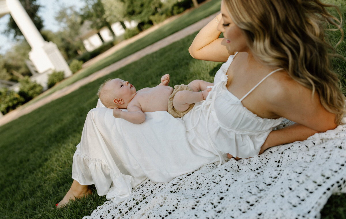Austin-Lifestyle-Photographer- Rockhey Newborn Story-079