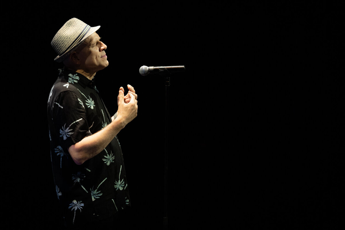Chanteur du groupe Rewild Musique de tango