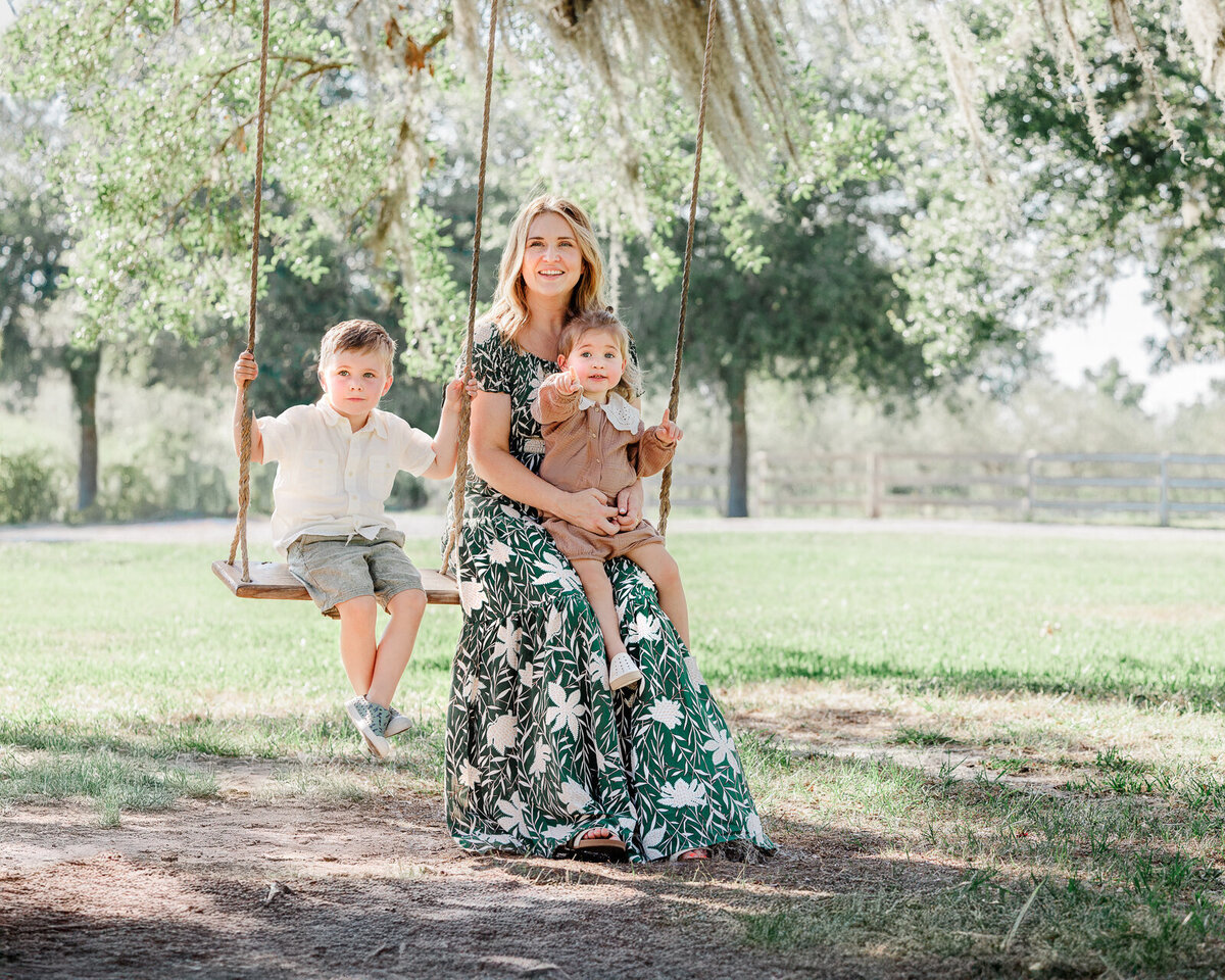 family-photos-jacksonville-farm-family-photos-russ-bratcher-photography-swing