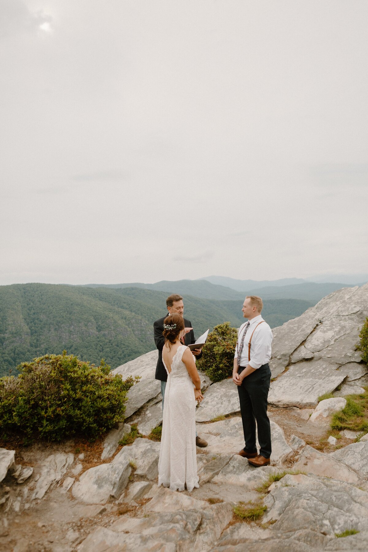 JulesWrennPhotography_Taylor_Sean_Elopement_HawksbillMountain-25