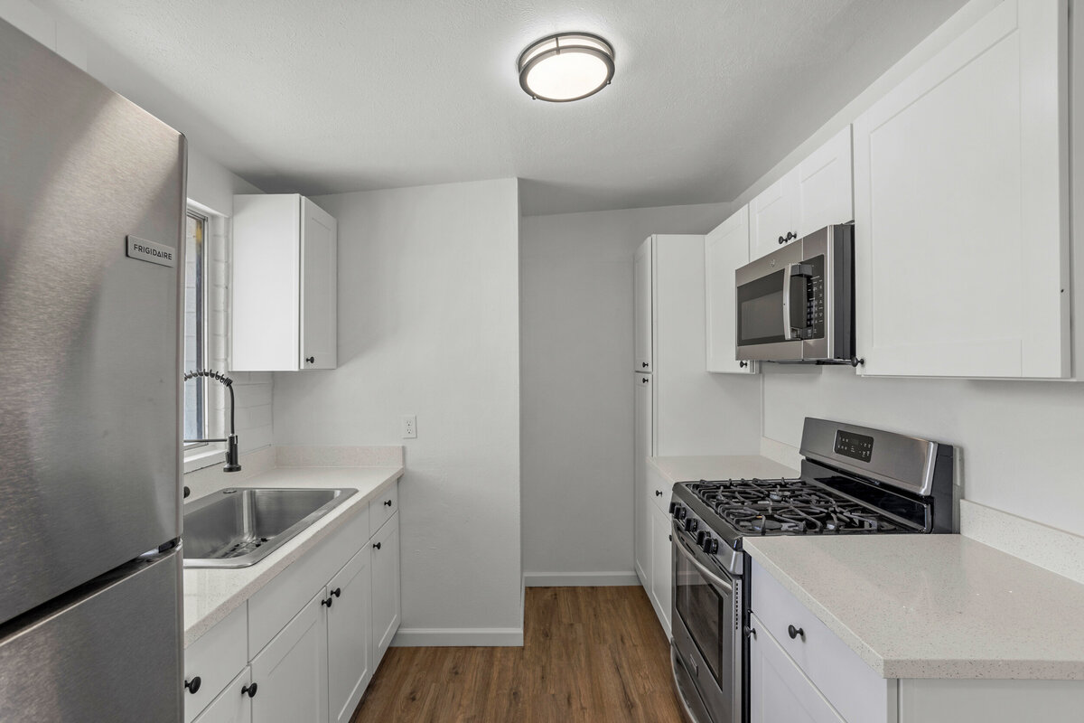 4_1527 e blacklidge dr-2