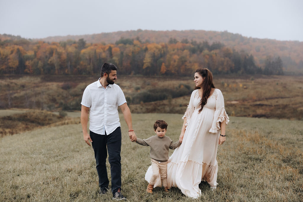 Gatineau Hills Maternity Photos - Maiora Studios - Vanja Family 3